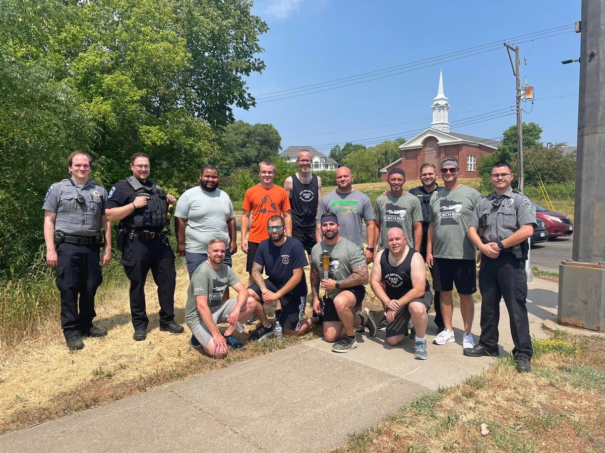 StAnthonyPolice's tweet photo. On Friday June 23rd we were happy to pass the torch to our friends @RosevilleMN_PD at this years Special Olympics MN Law Enforcement Torch Run. Thank you to our friends at @NBDPS for passing the torch to us! We wish all the competitors good luck #SAPD #stanthonypolice #torchrun https://t.co/DgbG8HuJDp