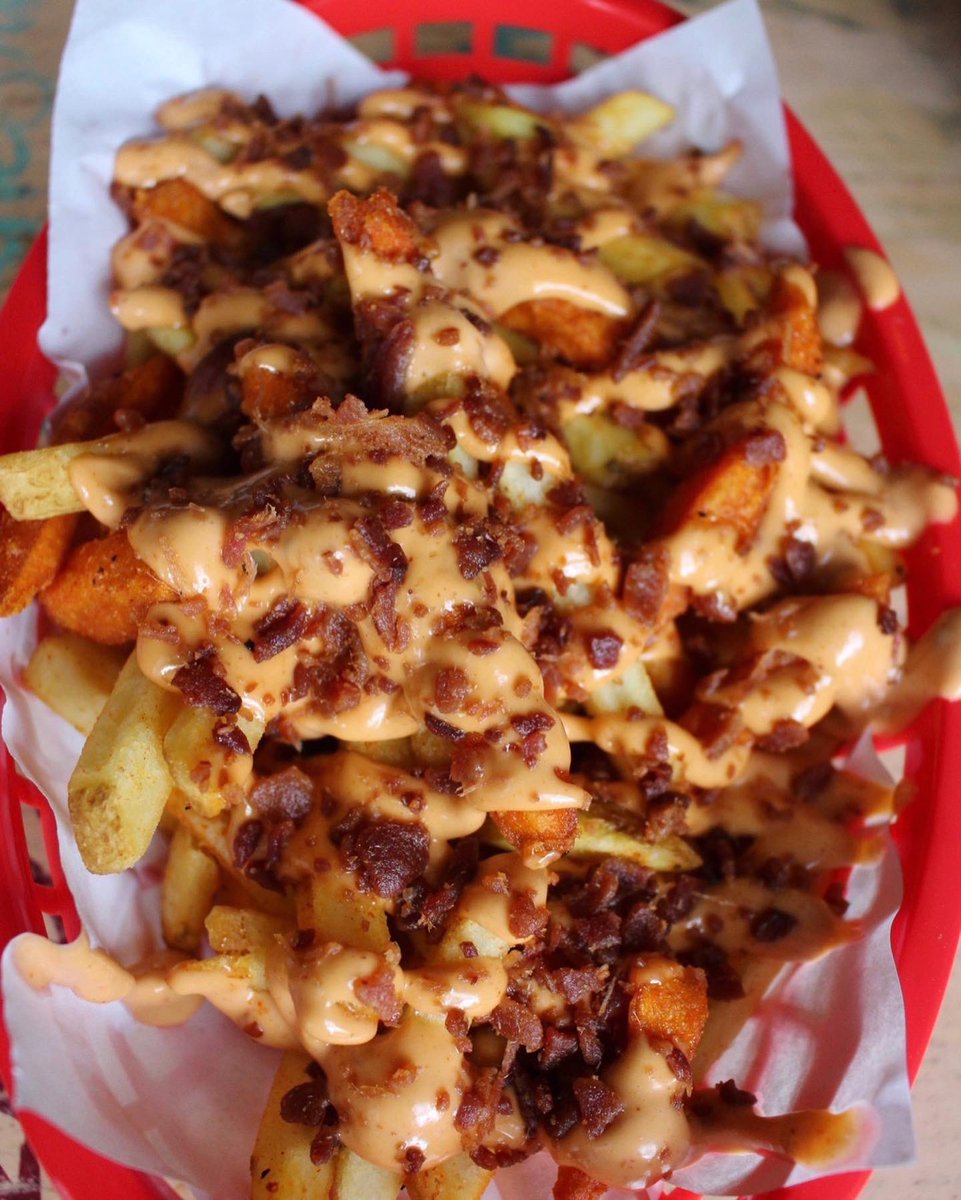 Launching THIS WEEKEND in LIVERPOOL > it's the FAMOUS bottomless brunch - a whole feast of famous food and as many bevvies as you want to wash it down - if this doesn't get you in the weekend spirit you're probably dead inside

almostfamousburgers.com/bottomless-bru…