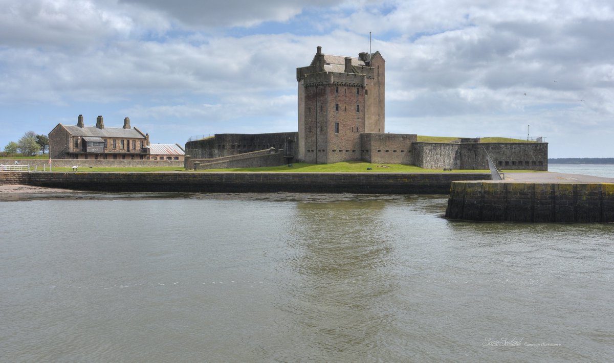 CJMorrison65's tweet photo. ScenicScotland.
Broughty Castle, Dundee City.
#scotland #history #castle #broughtycastle #broughtyferry #firthoftay #dundee #angusshire https://t.co/ZydUshUuw1