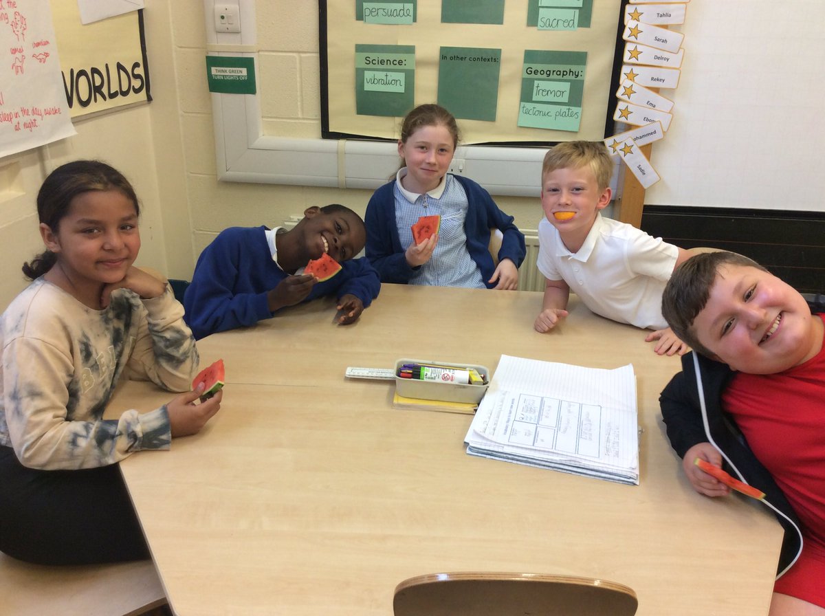 KensingPrimary's tweet photo. 4W loved our fresh fruit treat this morning🍊🍏🍉🍎🥝 #healthymeweek https://t.co/KMQp0ZzZsb