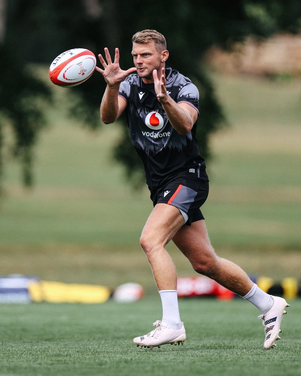 WelshRugbyUnion's tweet image. 💪 Getting through the work

#WelshRugby | #AllezLesRouges