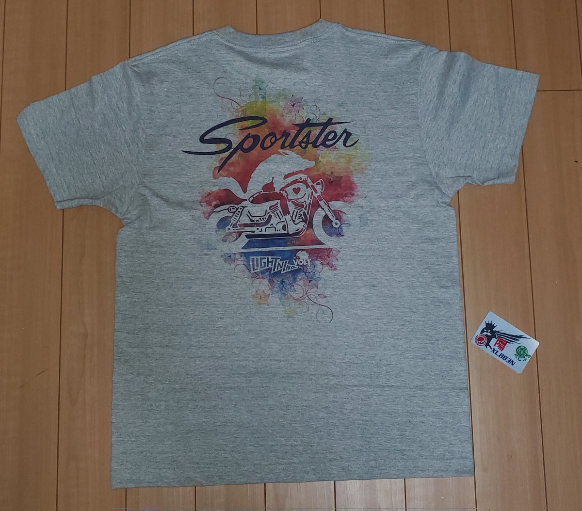 youslodge883's tweet photo. スポーツスターミーティングTシャツきたーーーーーーーーー\(^-^)/
これはカッコいい🎵
頑張ってスタッフするぞ✨
スポーツスターキャンパーの陽です🙇
当日は気軽にお声がけしてくださいね😃
#ハーレーダビットソン
#スポーツスター
#キャンツー
#883N https://t.co/cJEnRer0l7
