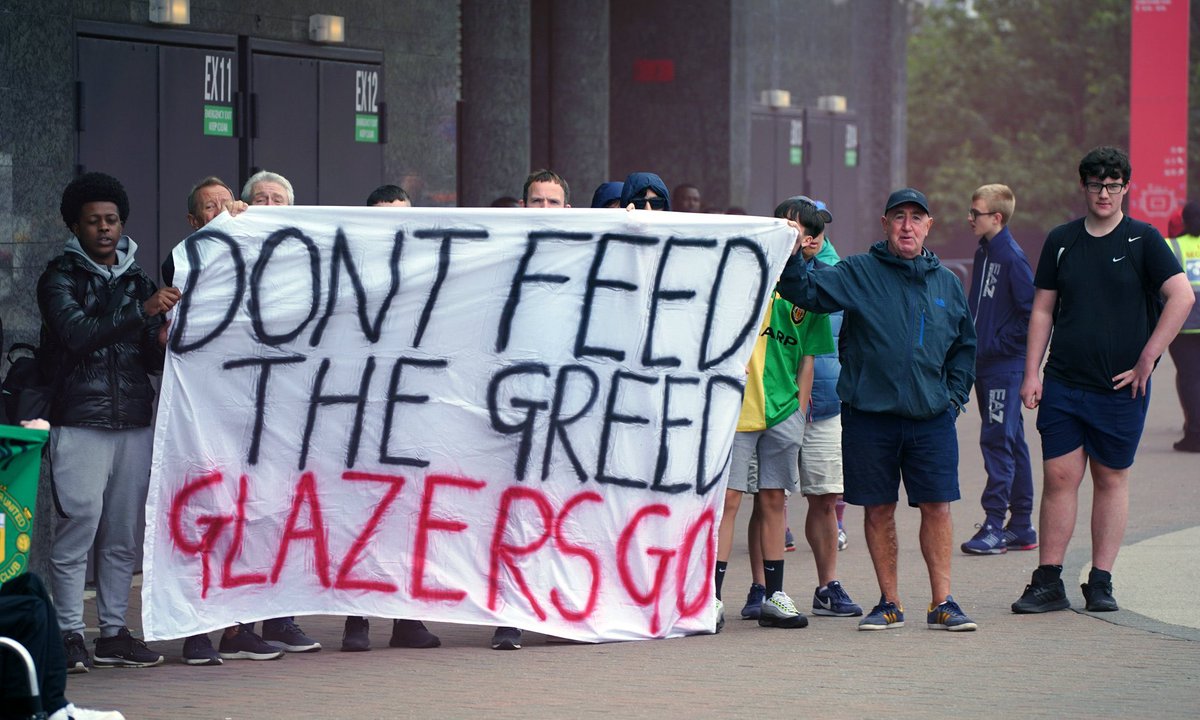 #mufc forced to close the megastore (due to open at 10am) at Old Trafford due to the Glazer protests.[<a href="/MirrorFootball/">Mirror Football</a>]