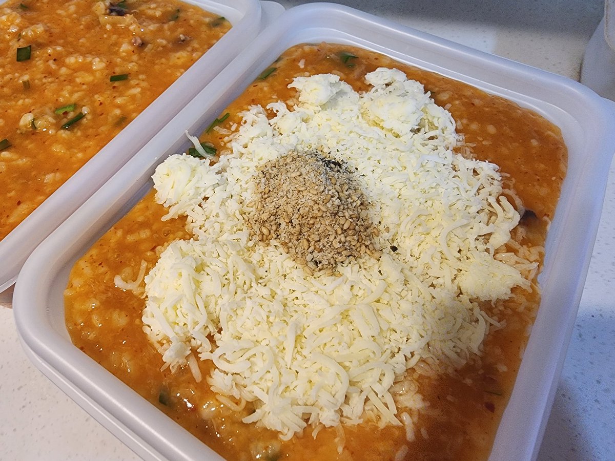 본죽 치즈낙지김치죽
눈꽃치즈 2배 넣은 비주얼입니다ㅋㅋ