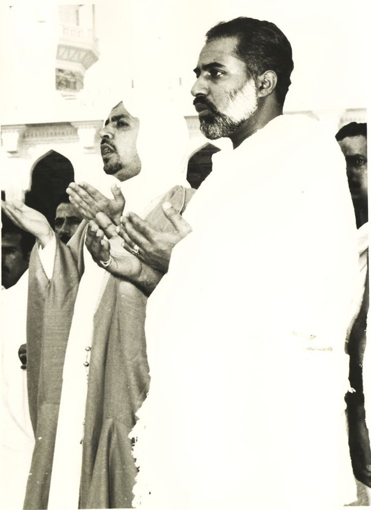 اللهُمّ ارحم عبدَك قابوس بن سعيد رحمةً واسعة، واغفرْ لهُ ذنوبهُ وخطاياه، واجعلهُ راضيًا مرضيًّا ضاحِكًا مُستبشرًا في نعيمٍ لا ينفذ وقُرّة عينٍ لاتنقطِع. #يوم_عرفة