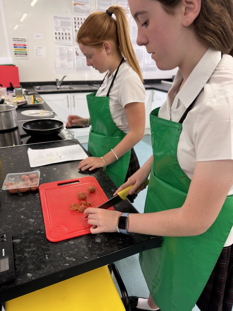 Tensions mounted in Senior school last Wednesday as the coveted Year 10 House MasterChef trophy was up for grabs again. It was a brilliant event and a real delight to see pupils working together to achieve a collective goal with fantastic team spirit.
