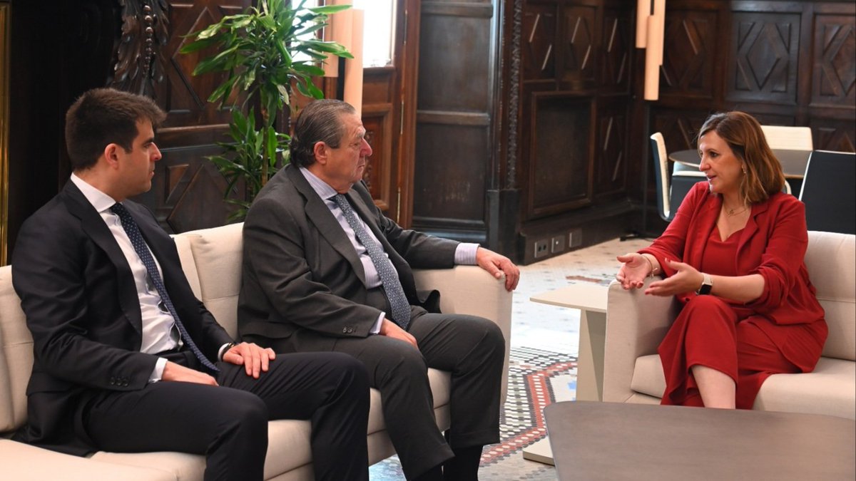 Junto al presidente de <a href="/AVEmpresarios/">AVE</a> y del Grupo <a href="/BoludaCM/">Boluda Corporación Marítima</a>, Vicente Boluda, valoramos los retos de la ciudad y la situación del Corredor Mediterráneo y el Puerto de Valencia.

Son motores claves para la competitividad de Valencia y la C. Valenciana que necesitan inversiones y