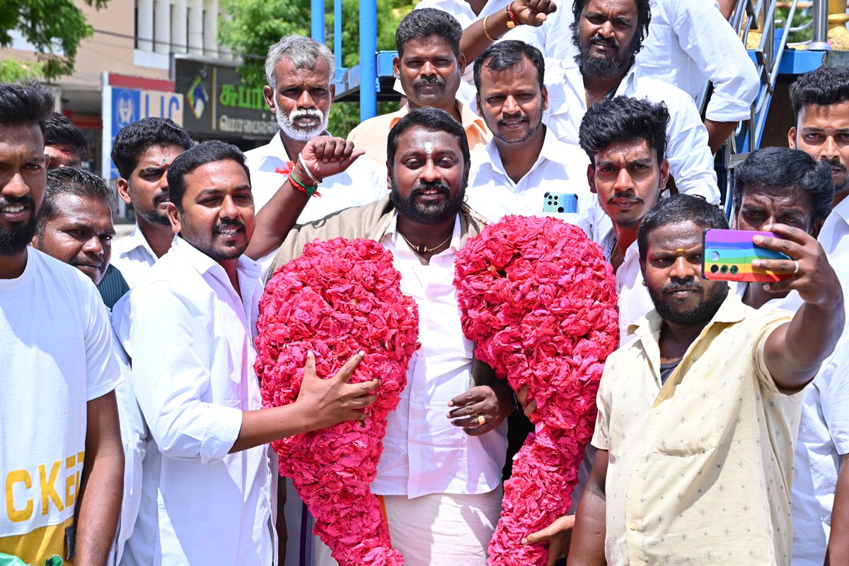 தஞ்சைக்கோன் என போற்றப்பட்ட நமது பேரரசர்!

தமிழுக்கு முதல்மெய்கீர்த்தி கண்ட நமது தமிழ்வேந்தன்!

கன்னித்தமிழில் 24 வெண்பாக்களாக கல்வெட்டில் பொறித்த நமது தமிழ் மரபன்!

தன் வாழ்நாளில் 16 பெரும் போர்களில் தோல்வியே காணாத மாபெரும் அதிதீரன் பேரரசர் பெரும்பிடுகு #முத்தரையர் அவர்கள்