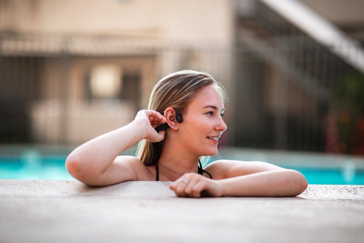 It's so amazing that we can enjoy music underwater！ #OpenSwim isn't just a headphone, it's an Open-Ear MP3 swim player. Let's wake up the body of its hibernation and get it used to the cool summer adventure with OpenSwim！