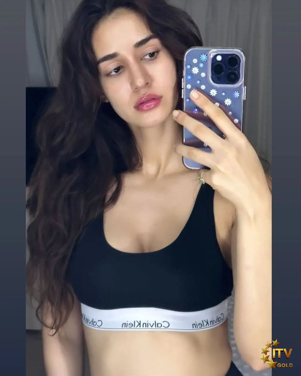 ITVGold's tweet photo. #DishaPatani absolutely slays the mirror selfie game! 💞📸
#SelfieQueen #MirrorMagic #DishaPataniStyle #MustFollow #CelebLife #Bollywood #Entertainment #viralposts #follow #ITVGold #NewsIndiaTimes #DesiTalk #ParikhWorldWideMedia https://t.co/Px5z1k4QI2