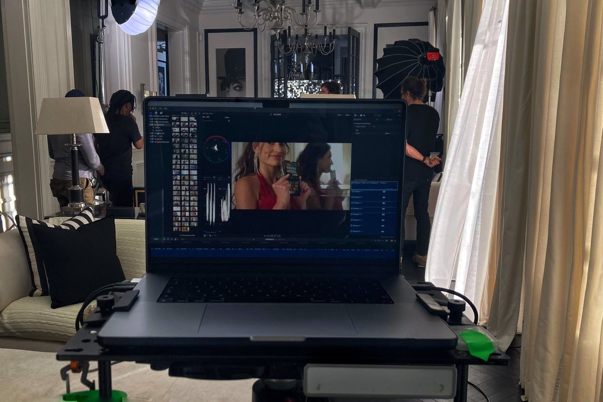Euvrard_Loubser's tweet photo. Office for the day. Been so deep in edits the last few weeks, nice change of perspective 😎
Onset editing on a string of online fashion commercials 💃🏻 Shooting with a new Fx6. What an awesome camera. Stunning image 🙌
#onsetediting #finalcutpro #timelinetuesday #DavinciResolve https://t.co/J3DMCkHCYt