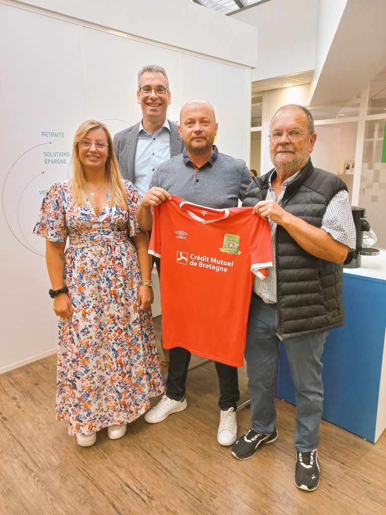 UT de VITRE - CMB (@utvitre) on Twitter photo L'<a href="/UtVitre/">UT de VITRE - CMB</a> acteur et ambassadeur des Transitions a accompagné <a href="/LAVITREENNEFC/">LA VITREENNE FC</a> pour l'organisat° de son tournoi EKOLOFOOT féminin les 10 & 11 juin. Tournoi sportif & qui a vocation à sensibiliser les jeunes aux gestes éco-responsables ♻️ merci Alain FROGET <a href="/CMBretagne/">CMBretagne</a> <a href="/GanaiKarim/">G🅰️n🅰️i K🅰️rim</a> L'<a href="/UtVitre/">UT de VITRE - CMB</a> acteur et ambassadeur des Transitions a accompagné <a href="/LAVITREENNEFC/">LA VITREENNE FC</a> pour l'organisat° de son tournoi EKOLOFOOT féminin les 10 & 11 juin. Tournoi sportif & qui a vocation à sensibiliser les jeunes aux gestes éco-responsables ♻️ merci Alain FROGET <a href="/CMBretagne/">CMBretagne</a> <a href="/GanaiKarim/">G🅰️n🅰️i K🅰️rim</a>