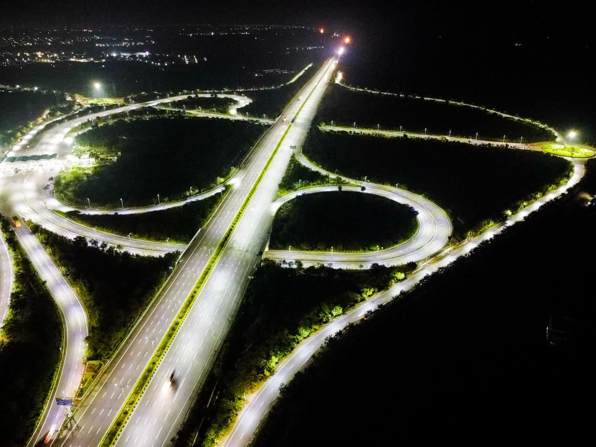 The maximum speed limit on #ORR is increased to a maximum of 120 kms/ hour from the present maximum limit of 100 kms/ hour

In the review meeting held today, minister <a href="/KTRBRS/">KTR</a> reviewed the arrangements &amp; has instructed <a href="/HMDA_Gov/">HMDA</a> to ensure all safety protocols in place