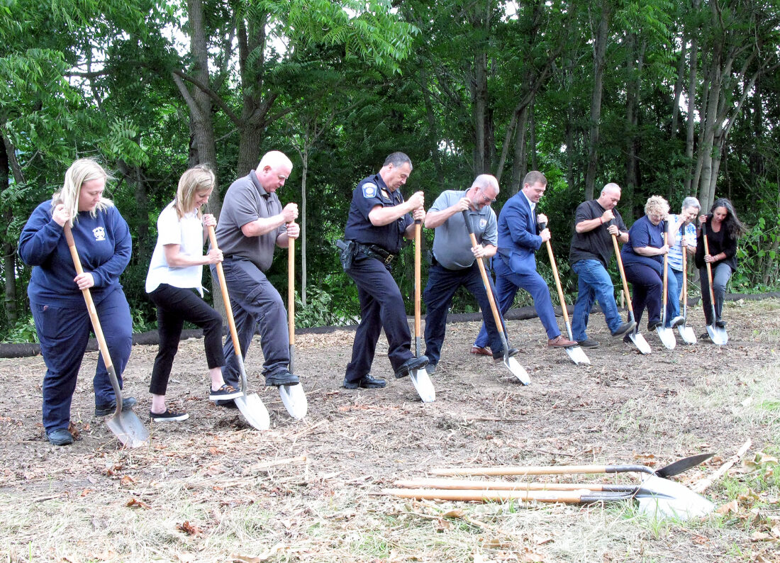emsuniversity's tweet photo. Ground broken for new Brooke ambulance station.

➡️ https://t.co/6TQ5xT5L7R

#ambulance_station #WELLSBURG #Ambulance_Service #training #equipment #fire_stations #paramedic https://t.co/PtaoY05xke