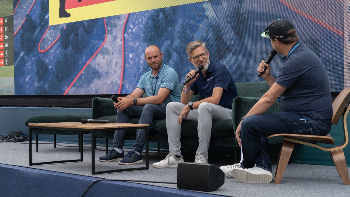 NTT_DATA_DE's tweet photo. 👏Großartige Woche bei den BMW International Open in München Eichenried! Als offizieller Technologiepartner boten wir mit der NTT DATA Wall ein einzigartiges Sporterlebnis. Danke unser engagiertes Team und BMW für die Zusammenarbeit! #NTTDATA #BMWInternationalOpen #DataforPeople https://t.co/gYFXDHOrdD