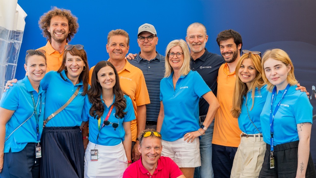 NTT_DATA_DE's tweet photo. 👏Großartige Woche bei den BMW International Open in München Eichenried! Als offizieller Technologiepartner boten wir mit der NTT DATA Wall ein einzigartiges Sporterlebnis. Danke unser engagiertes Team und BMW für die Zusammenarbeit! #NTTDATA #BMWInternationalOpen #DataforPeople https://t.co/gYFXDHOrdD