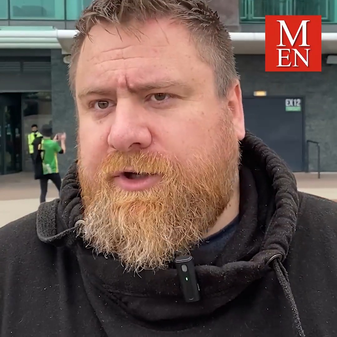 Daily Star Sport on Twitter "🗣 "We want them out of the club." 👹 Man Utd fans protesting at Old