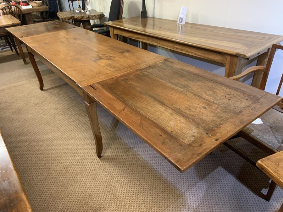AntiqueTables1's tweet image. Look at this French extending cherrywood farmhouse table Circa 1880 has original base and stands on beautiful cabriole legs. 

rb.gy/vl0ad

#antiqueextendingtable #extendingtable #antiquediningtable #antique #furniture
