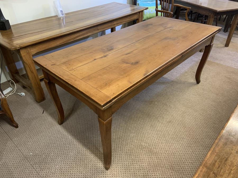 AntiqueTables1's tweet image. Look at this French extending cherrywood farmhouse table Circa 1880 has original base and stands on beautiful cabriole legs. 

rb.gy/vl0ad

#antiqueextendingtable #extendingtable #antiquediningtable #antique #furniture