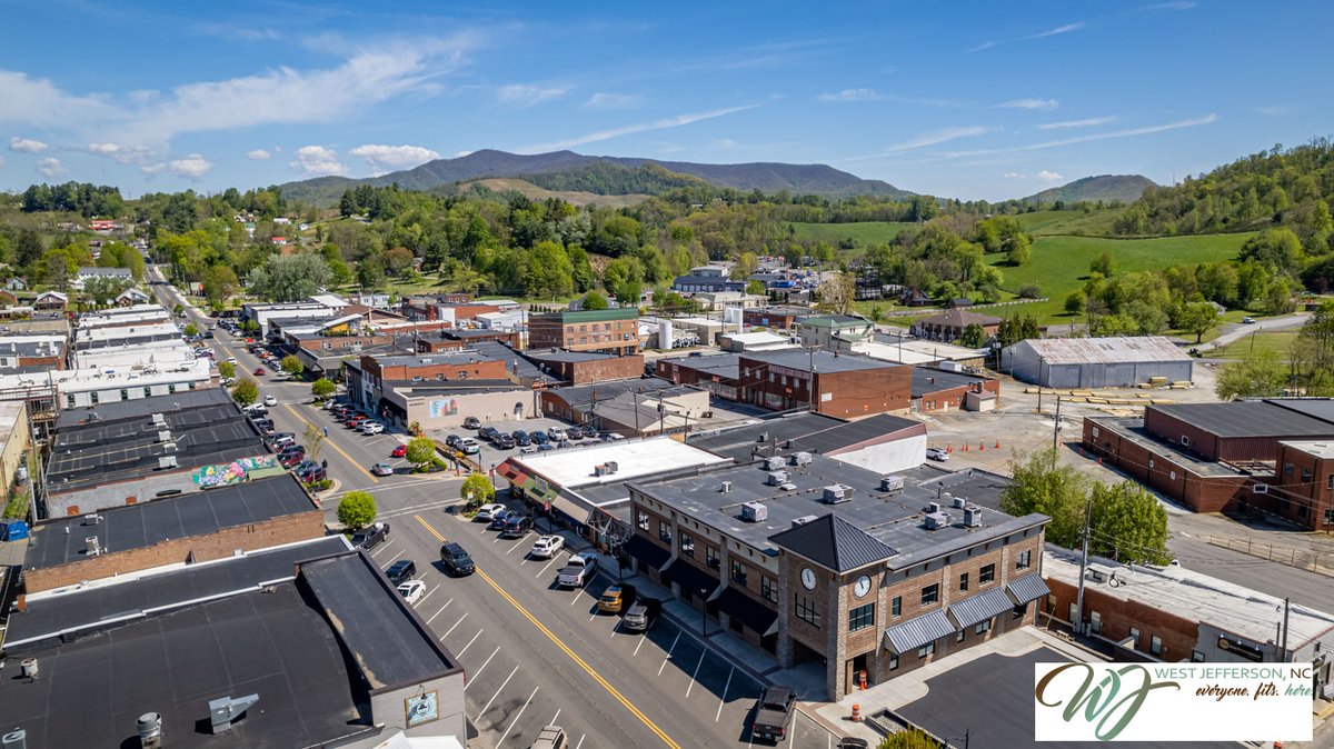 DownTownWJ's tweet photo. Early morning in beautiful West Jefferson 😍

#westjefferson #ashecountync #ashecounty #blueridgemountains #weekendgetaway #onlyinnc #lovenc #thecoolestcorner #ncmountains #ncsmalltowns #mountainlife #celebratenc https://t.co/qjxfBsn5eS