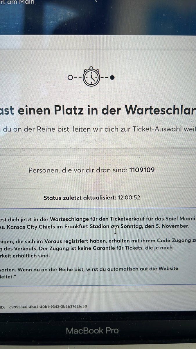 Wie viele passen so in den Deutsche Bank Park? Schon 2 Millionen oder? 😂😂 @NFLDeutschland #nfl #nfldeutschland #rannfl #deutschbankpark #sge