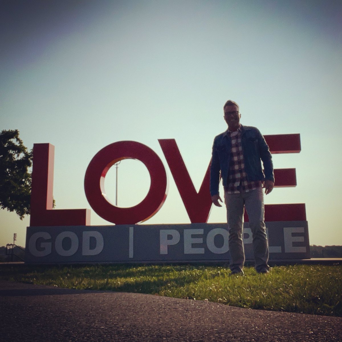 markmac1023's tweet photo. Be known for #love
People who love God; love people
#beknownforsomething #discoveryourthread #churchcomm #church #leadership #pastor #communication https://t.co/4A2tChJRP1