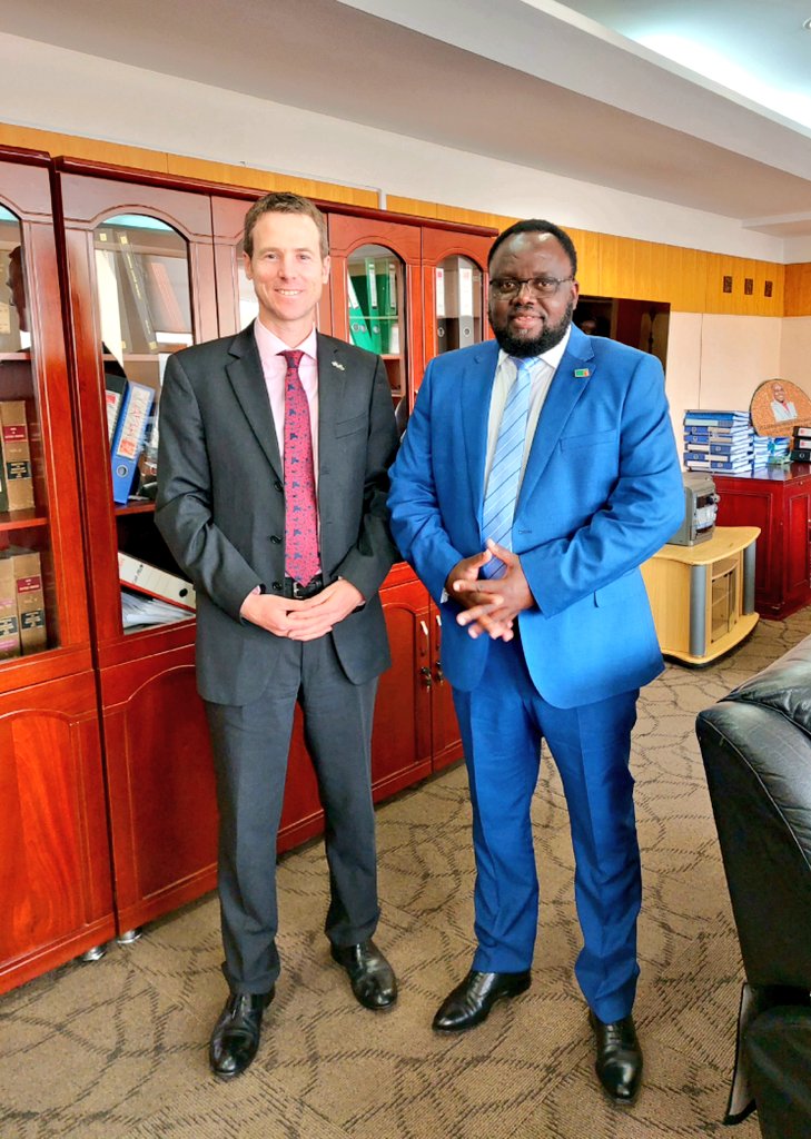 Met Zambian Minister of Mines, Hon Paul Kabuswe, to discuss ways to deepen 🇬🇧🇿🇲 partnership, incl in:

✅ job creation
✅ resource mapping
✅ improving standards
✅ enhancing value addition
✅ unlocking new UK investment
✅ supporting SMEs in value chain

🇬🇧🇿🇲 #GreenGrowthCompact