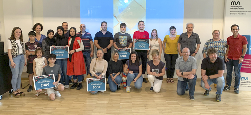 .<a href="/Huhezi/">Huhezi (MU)</a>|k #GipuzkoHarrok sariak banatu ditu. Guztira bost sari eman dira: hiru 18 urtetik gorakoen kategorian eta beste bi 18 urtetik beherakoenean. Lehen kategoriako lehen saria, 700 eurokoa, Oier Abarrategik jaso du. Zorionak parte-hartzaile guztiei! 
ow.ly/62xJ50OXWRG