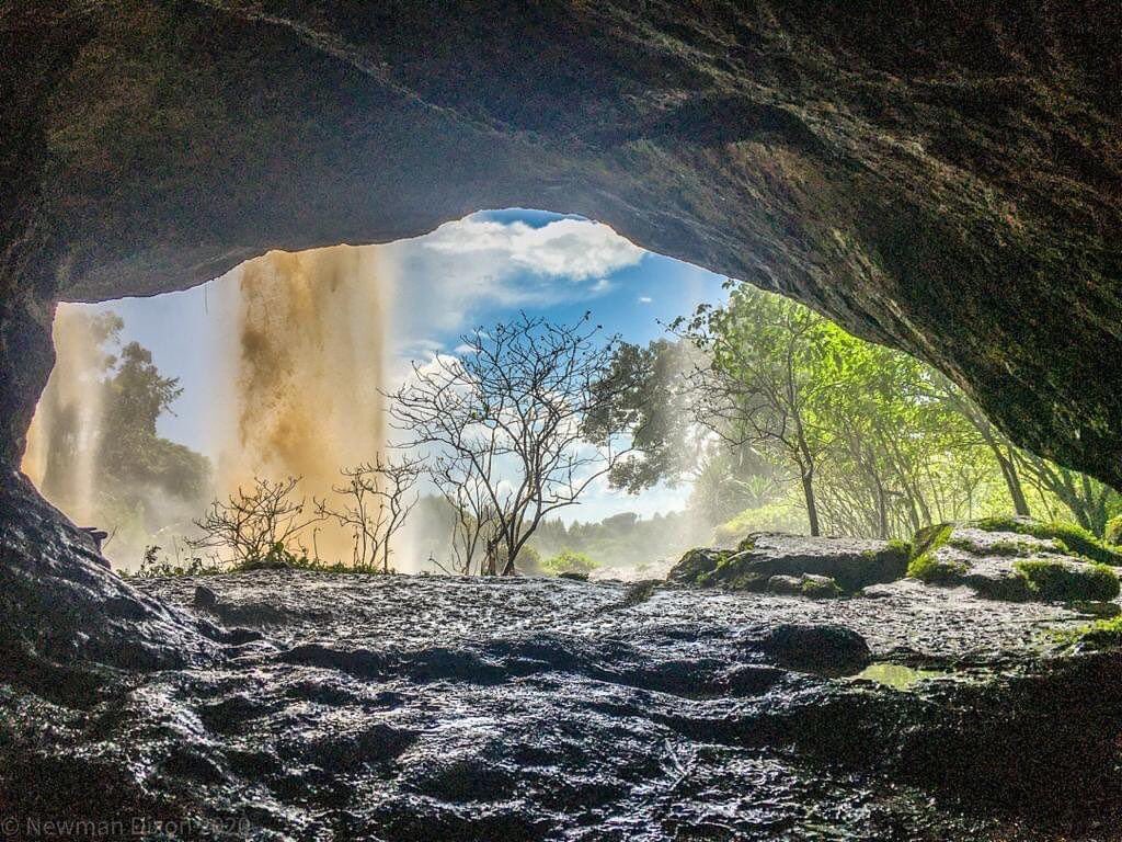 Great scenic views from a natural cave around the Mount Elgon region in Eastern Uganda. The waterfalls ahead are the Sipi falls.
 #sipifalls  #ugandatourism #easternuganda #waterfalls  #caves #nature #travel