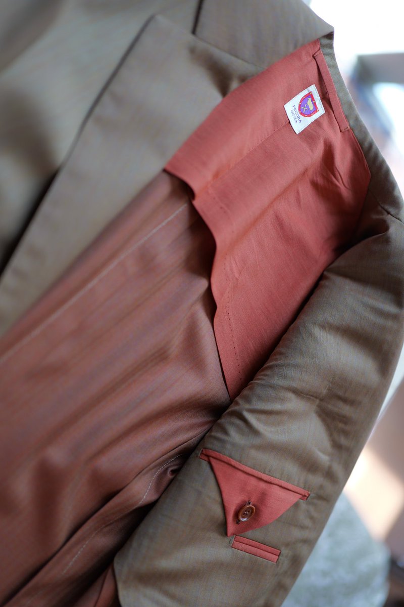 Suit by PECORAGINZA <Tailor Hideaki Sato>
⁡
Fabric : Loro Piana  SOLARO

 <FULLHANDMADE>

#pecoraginza #hideakisato #suits #suit #suitstyle #loropiana #solaro #sartoria #sartorial #tailor #bespoke #bespoketailoring #mensfashion #fattoamano #fullhandmade #ペコラ銀座