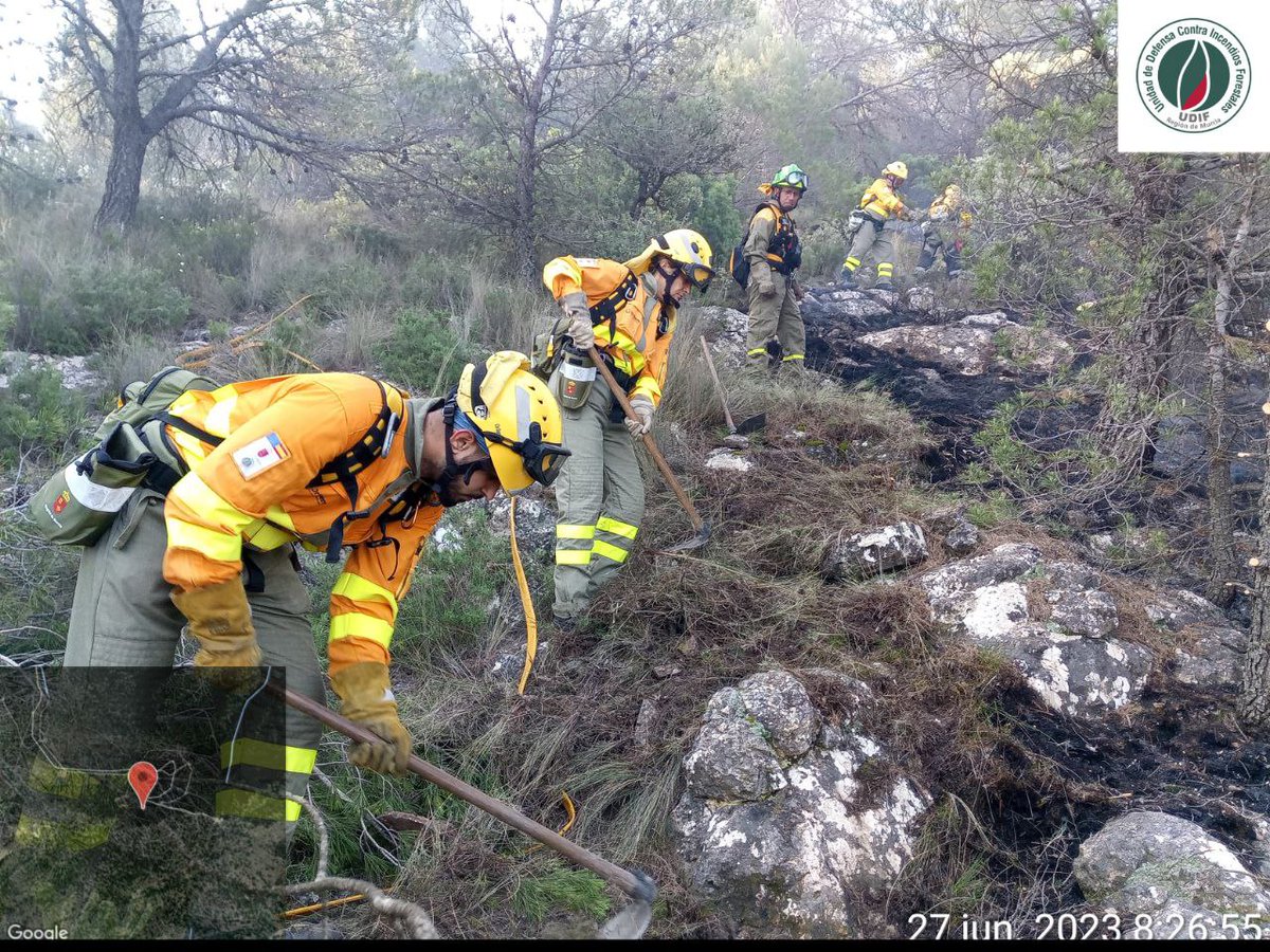 12 h. Sigue activo el incendio forestal de la Sierra de la Pila (#Fortuna), donde trabajan más de medio centenar de efectivos adscritos al #PlanInfomur.

Información completa del operativo en
🔗noticias.112rmurcia.es/?p1XcS

📸 <a href="/defensaforeMUR/">DEFENSA FORESTAL MURCIA</a>