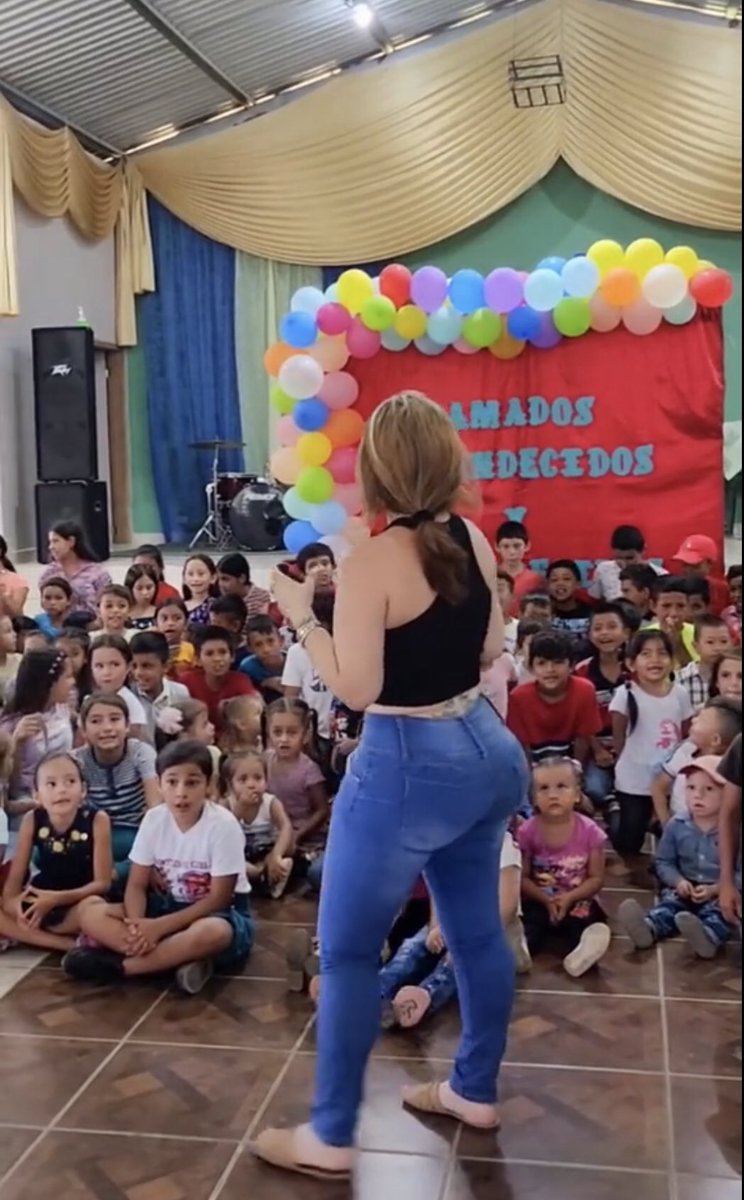 marlenyAleelayn's tweet image. Esta es una de las mayores satisfacción en mi vida, lograr llevar una gran sonrisa a todos los que nos necesitan…Tratar bien y dar amor a las personas es mejor que publicar versículos de la Biblia que no practicamos🌷