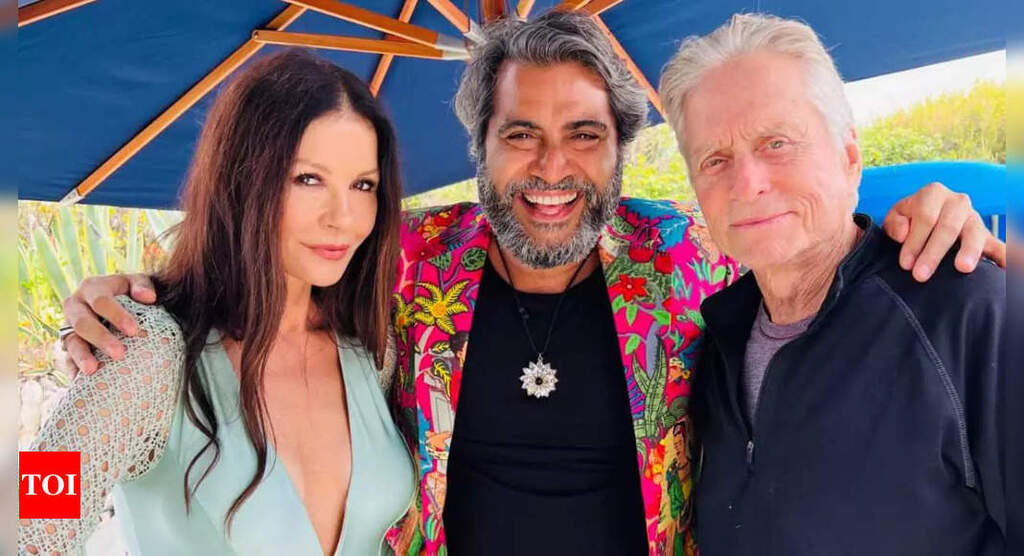 #MichaelDouglas announces his next with #ShailendraSingh after #UnpluggedinMumbai makes waves in Los Angeles

bit.ly/3JxYDoS