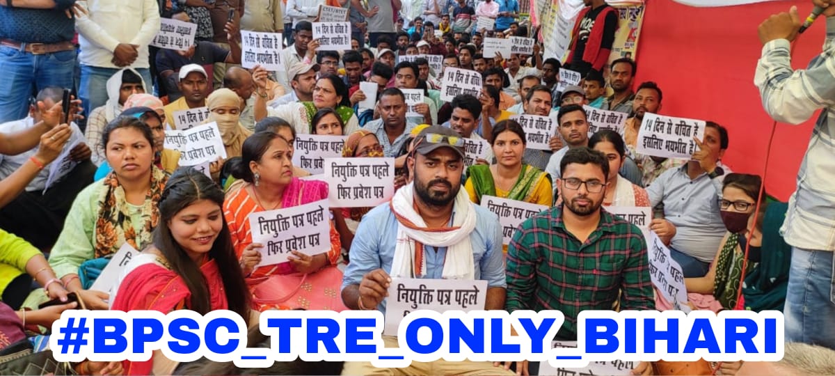 itsdecentAmit's tweet photo. 'बाहरी' की बहार, बिहारी लाचार! 
कन्फ्यूज़ सरकार, वाह रे नीतीश कुमार...

पहले कहा 'सिर्फ बिहारी बनेंगे शिक्षक'
अब कह रहे 'देशभर के युवाओं का है हक़'
#BiharNews #BiharTeacher https://t.co/WXSyfnzev1