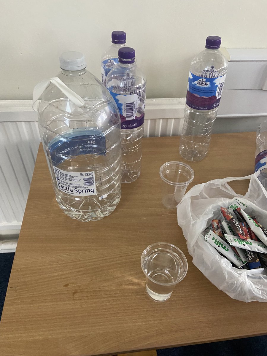 JoeWStanley's tweet photo. At an event on sustainability, 80% ‘plant based’ menu.

Served on plastic platters, with plastic cutlery, plastic pots, polystyrene plates &amp; plastic bottles &amp; cups, single-use plastic coffee sachets.

Tiny amount of meat - all eaten.
UHP vegan food - mostly left.

🤯 https://t.co/XjenOvk2R6