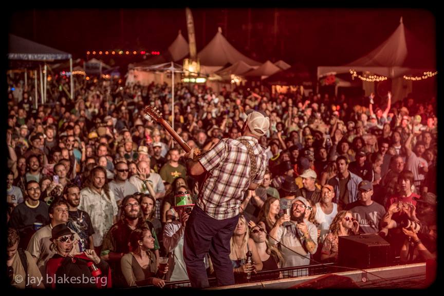 moeperiod's tweet photo. #tbt to these unforgettable moments from @highsierramusic Festival 2013. ๐ธ: Jay Blakesberg
Don't miss moe. tonight on the Grandstand from 9:30-11:30pm! #moe #moetour https://t.co/hoeFWJ2SJI