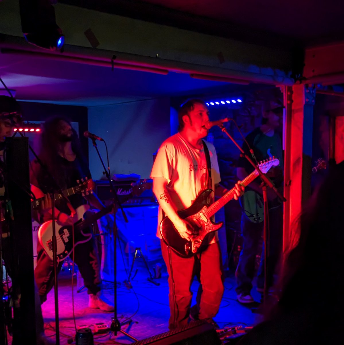 causticwaves's tweet photo. Narrow Head - Broadcast, Glasgow

(continued...)

#narrowhead #glasgow #broadcast #livemusic #posthardcore #alternativerock #shoegaze @NARROW_HEAD @BroadcastGLA https://t.co/1qF25h1ePZ