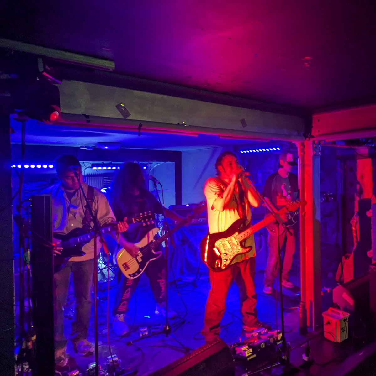 causticwaves's tweet photo. Narrow Head - Broadcast, Glasgow

(continued...)

#narrowhead #glasgow #broadcast #livemusic #posthardcore #alternativerock #shoegaze @NARROW_HEAD @BroadcastGLA https://t.co/1qF25h1ePZ