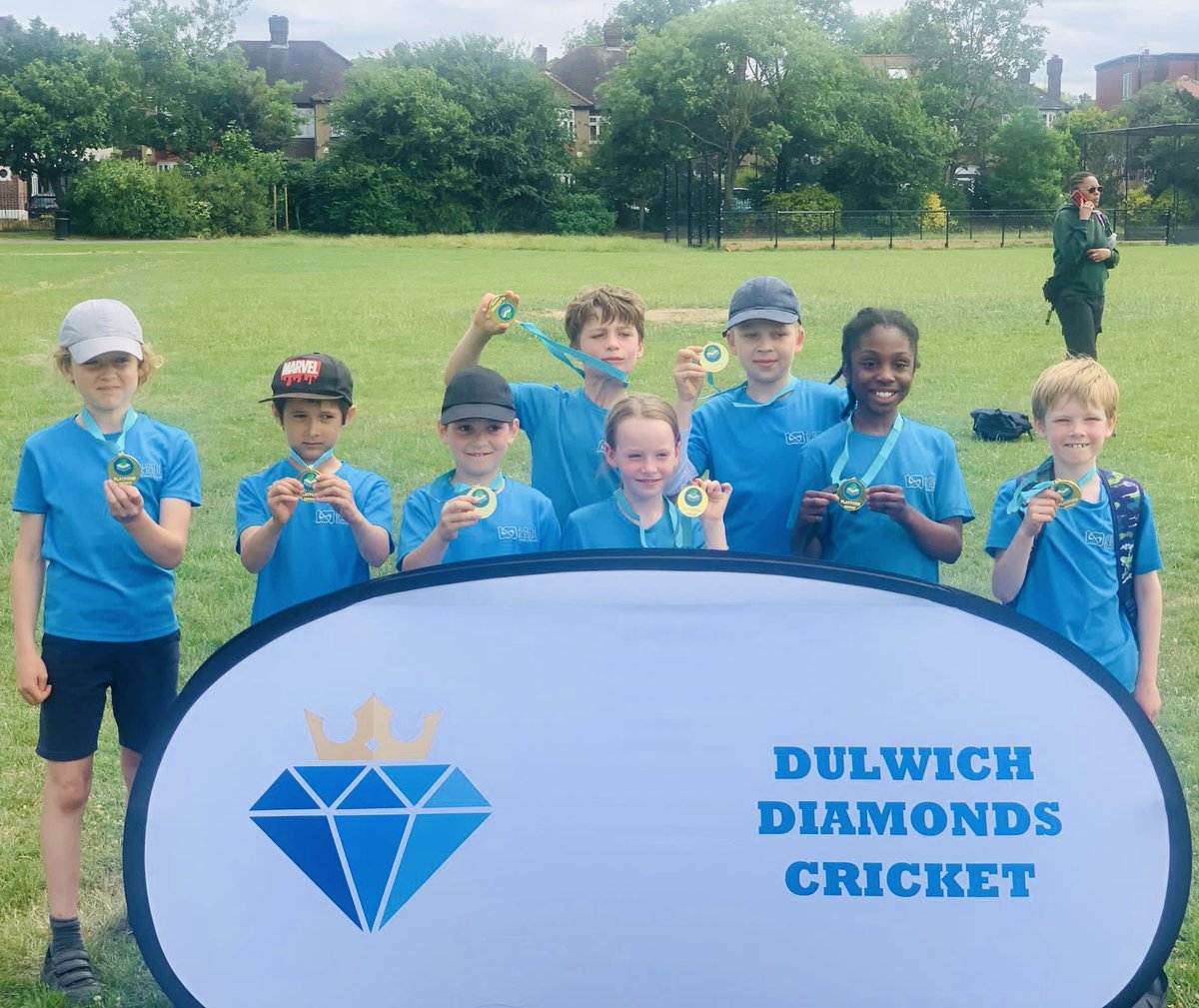 And @PeckhamRyePark we had an excellent festival where @Dulwichhamlet & @JudithKerrPS were inseparable! A tie in the final meant they share 1st place. 🥇@Dulwichhamlet A 🥇@JudithKerrPS B 🥉@JudithKerrPS A Well done everyone! 🏏 @Victoria_Mills @lb_southwark