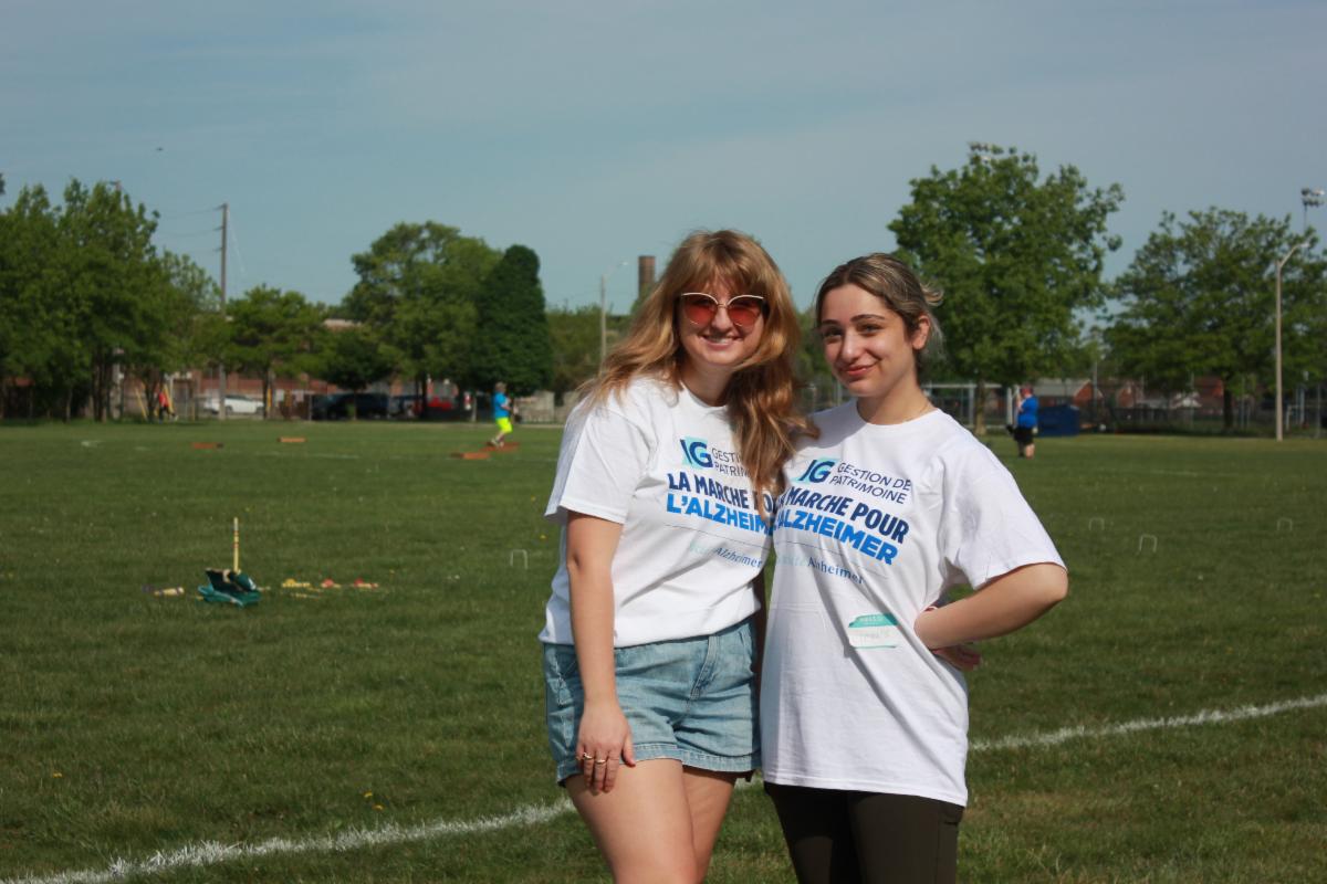 Volunteers make a difference in our community.

Thank you to our wonderful volunteers who helped on this very warm day to make the IG WALK FOR ALZHEIMER'S fundraising event a successful one. 

#Volunteer #ThankYou #CommunityLove #WalkForAlzheimers