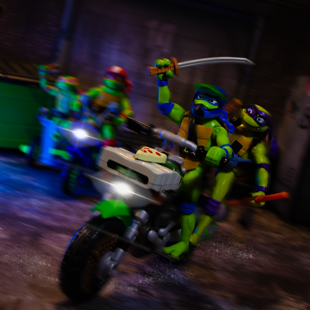 VeebsToys's tweet photo. Happy #TurtleTuesday. The new #MutantMayhem vehicles are really fun, especially the #PizzaFireVan and #BattleCycle.
#TMNT #TMNTMutantMayhem #teenagemutantNinjaturtles #PlaymatesToys #Fwoosh #TheFwoosh https://t.co/b0vx0Ktfib