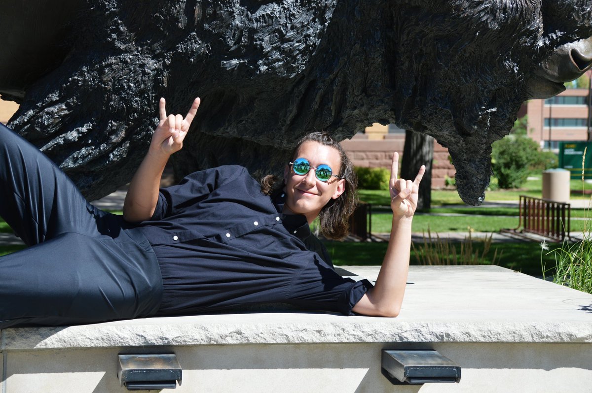 Horns up for another week of orientation! 🤘