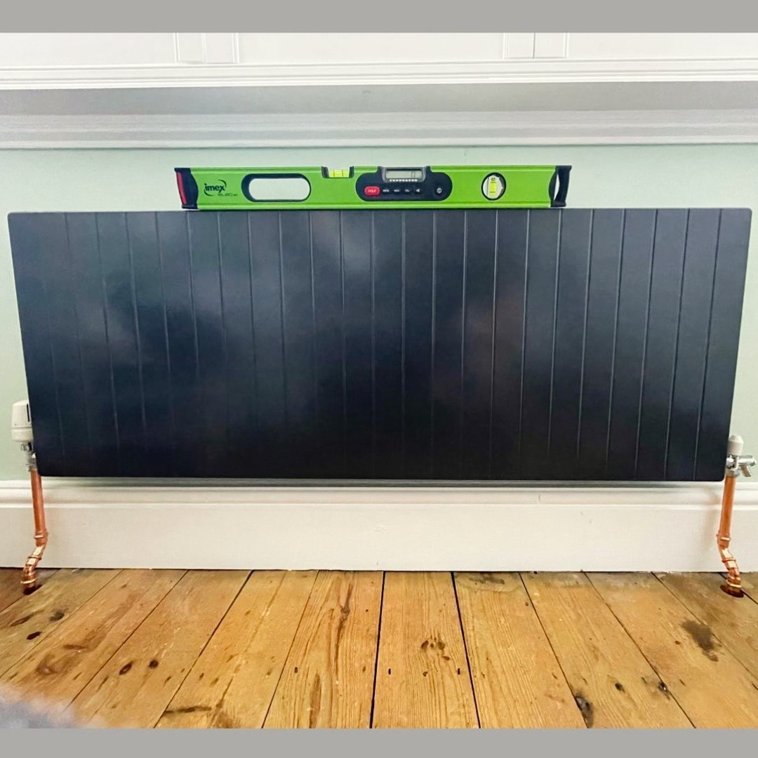 On the level again with the Imex EL60! 

✅ Digital accuracy: 0.100 degrees +/- accuracy continuously.
✅ LCD screen means easy-to-read measurements with back-light for greater visibility.
✅ Functional in all positions 360° readout that flips upside-down.