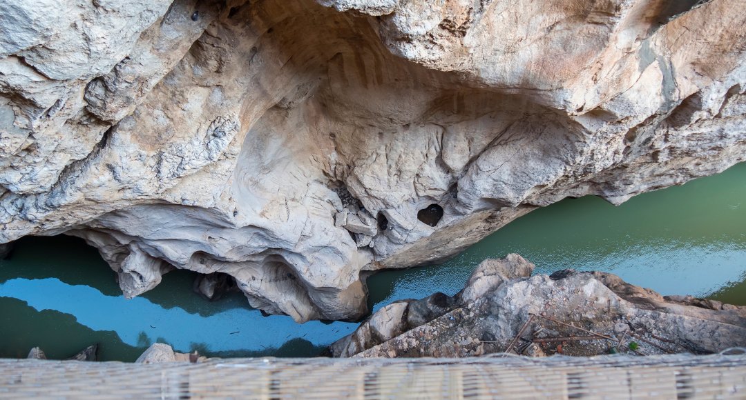 AutocaresRivero's tweet photo. 🌄🌿 ¿Has soñado alguna vez con caminar por un sendero suspendido en las alturas, rodeado de impresionantes paisajes naturales? El Caminito del Rey es el lugar perfecto para hacer realidad ese sueño.
Mira los horarios de nuestros autobuses 🚌 Aquí > https://t.co/1zGqGkSbnl https://t.co/vEwVdf2ic2