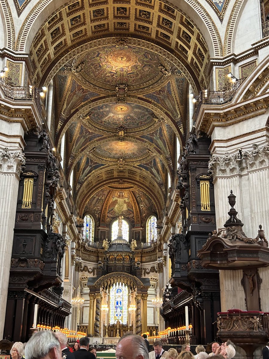 Celebrating Sir Christopher Wren’s 300th anniversary - at St Paul’s (couldn’t take my eyes off the roof) and then at Grocers’ Hall. Well done @TheCharterefSC for appreciating Wren’s role in London and for supporting ⁦@LandAid⁩.