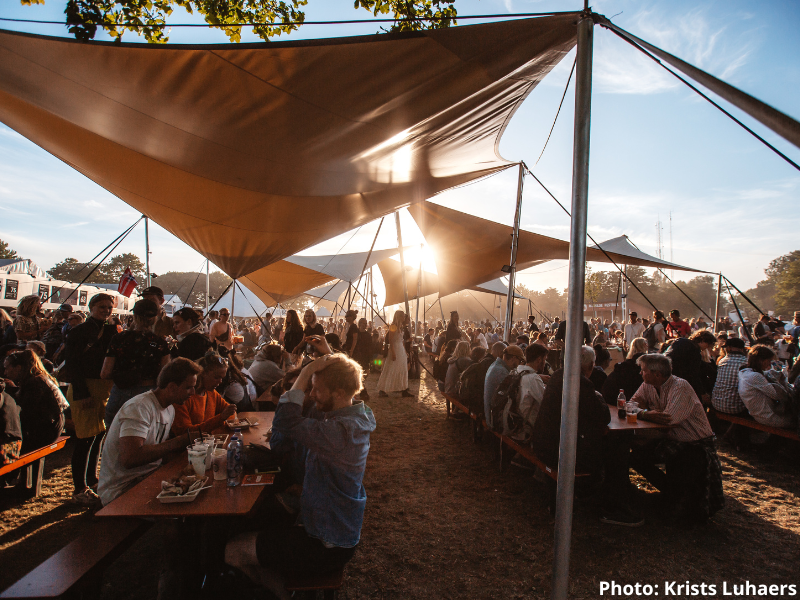 denmarkdotdk's tweet photo. Did you know that the biggest music festival in Denmark is also a platform for developing circular solutions of the future?♻️

The initiative The Circular Lab at Roskilde Festival invites young entrepreneurs to test their solutions on a young audience in a temporary environment. https://t.co/IYPy31xPvX