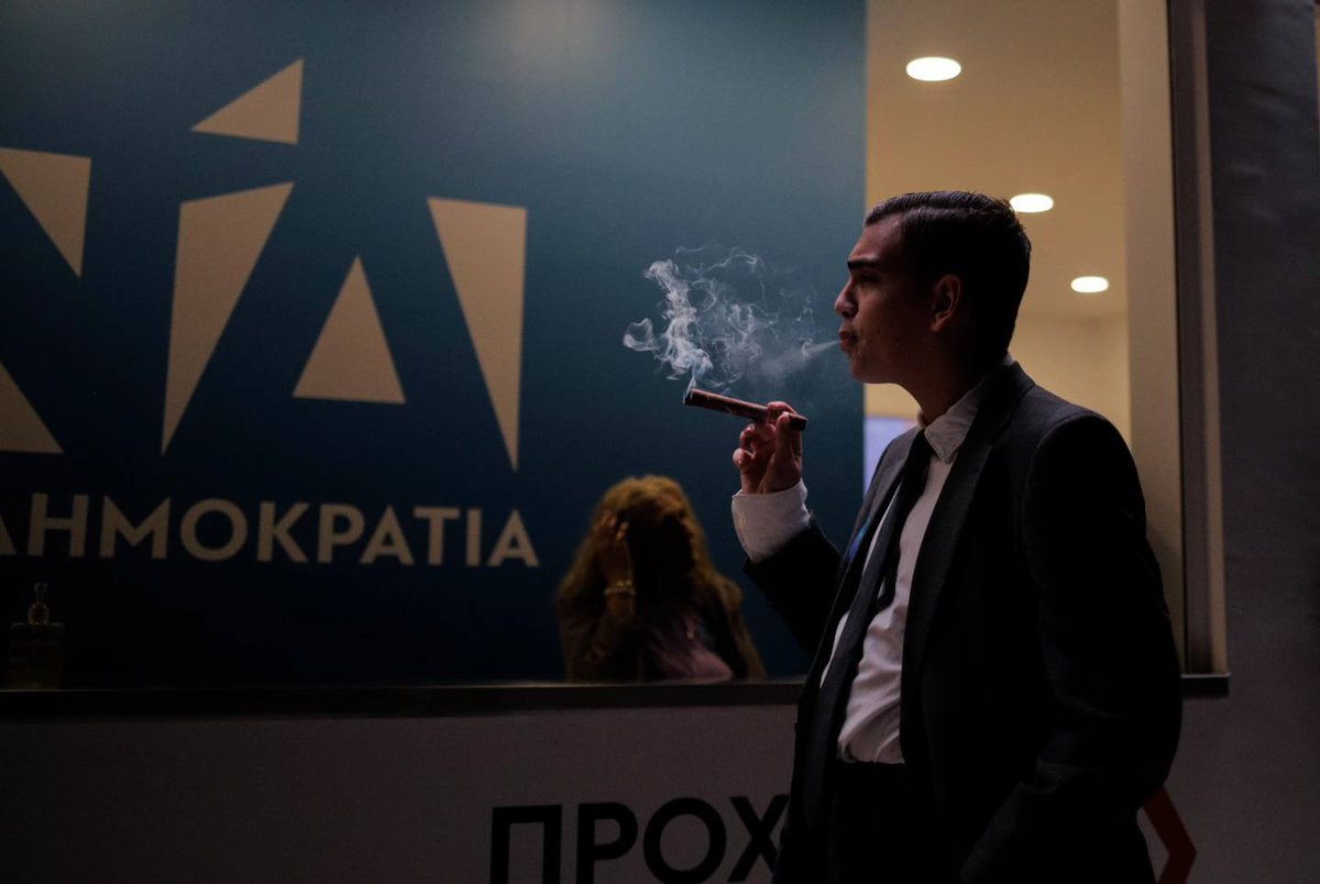 Parrisia's tweet photo. ΠΑΣΟΚ v. ΝΔ https://t.co/rJ9JTDVHEN