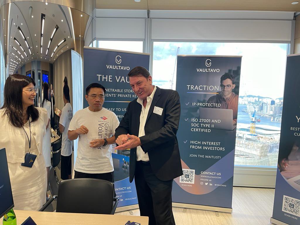 Vaultavo's tweet image. 🚀 Exciting times! 

#Vaultavo’s Co-founder and CEO, Philip Meyer, rocked the stage while presenting to @BankofAmerica, showcasing our innovative and game-changing Digital Asset Custody Infrastructure to a global audience 🌐

#FILAP2023 #DigitalAssets #Innovation @FinTechLabAPAC