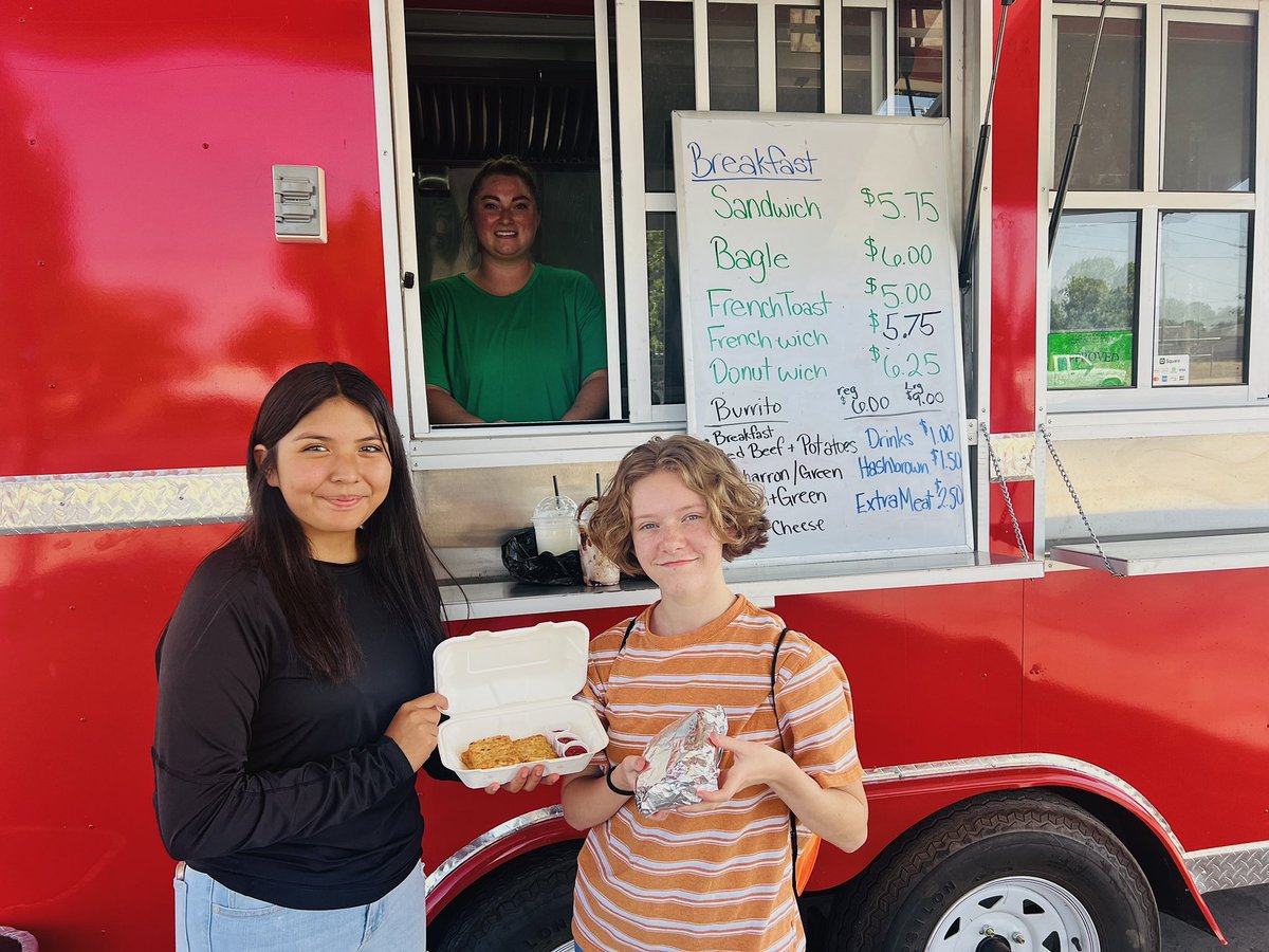 Eating’ &amp; Greetin’ is a new breakfast food truck, sure to rise in popularity due to their delicious food and good customer sandwich… their sandwiches were a 10/10 #eatin&amp;greetin #foodtruck #breakfast #loslunasnewmexico