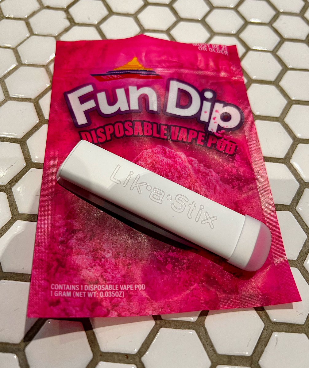 tipado's tweet image. Everytime I go to psychedelic conferences people want to show off their products to me, and last week in Denver I saw some pretty wild stuff. First up, this disposable 2C-B vape pen🤯